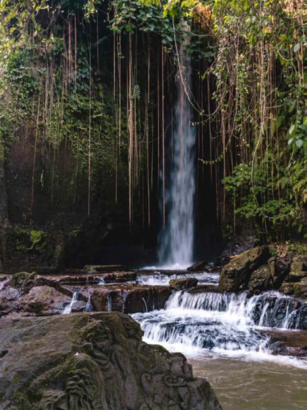 Wodospad w dżungli niedaleko Ubud