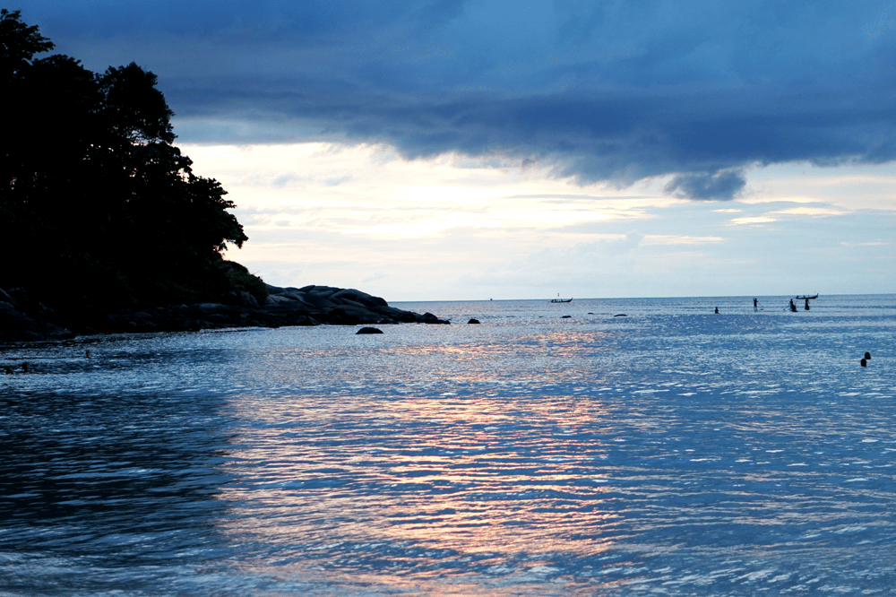 zachód słońca phuket kata beach